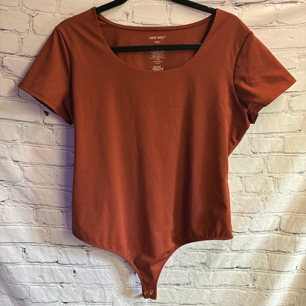 5/$20 Nine West Women’s Rust Stretchy‎ Short Sleeve Square Neckline BodySuit XXL